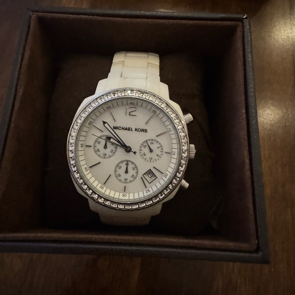 Michael Kors Silver and White Jewelry Collection